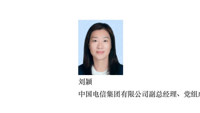 吓到美女观众？！拉塞尔上篮造犯规没看人被绊 压倒摄影师