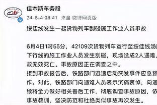 克罗斯分享贝林厄姆捧杯照：许多个中的第一个，继续飞翔吧